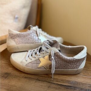 Vintage Havana Beige and Gold Star Sneakers